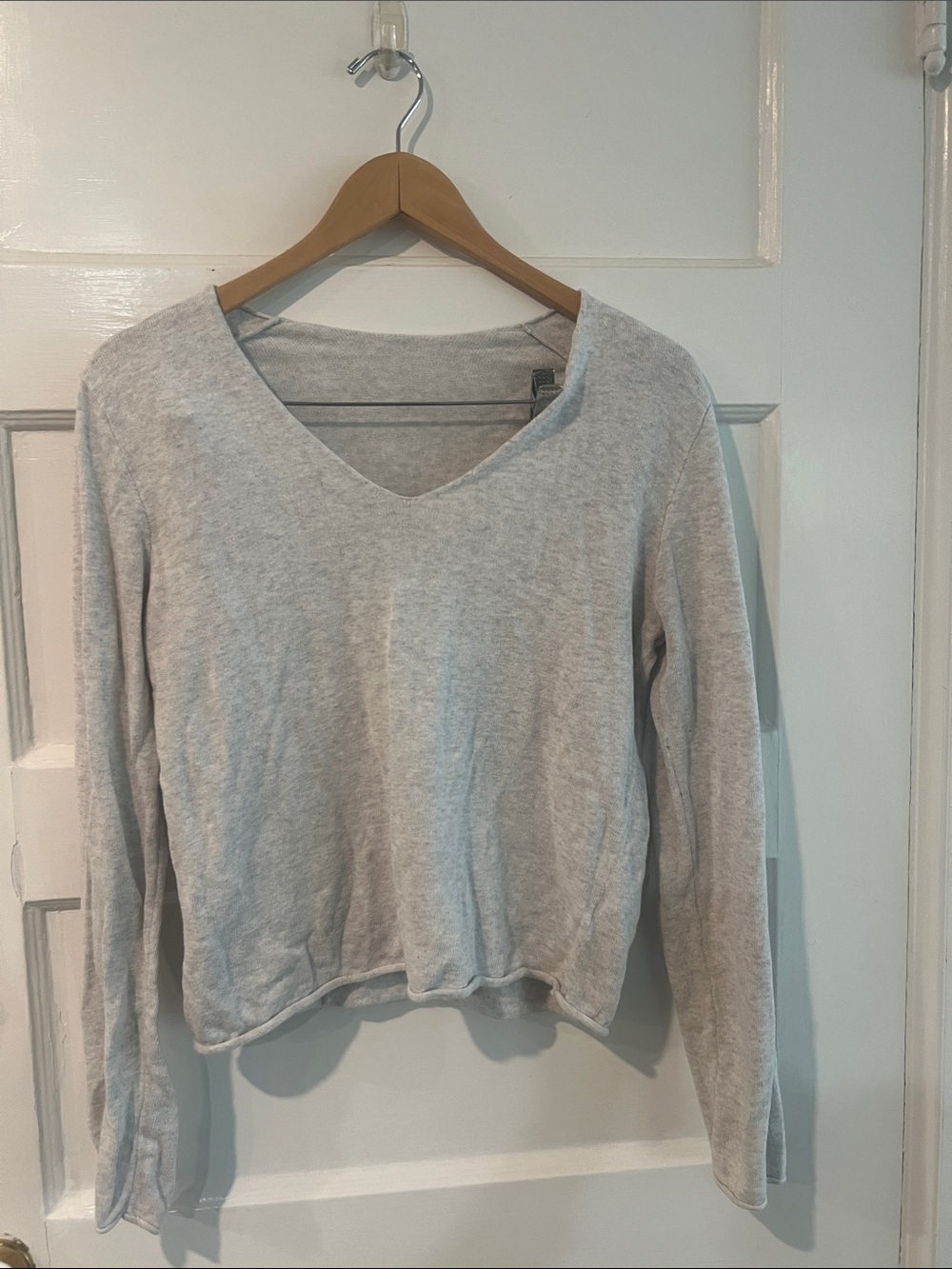 Light Gray V-Neck Women's Long Sleeve Top